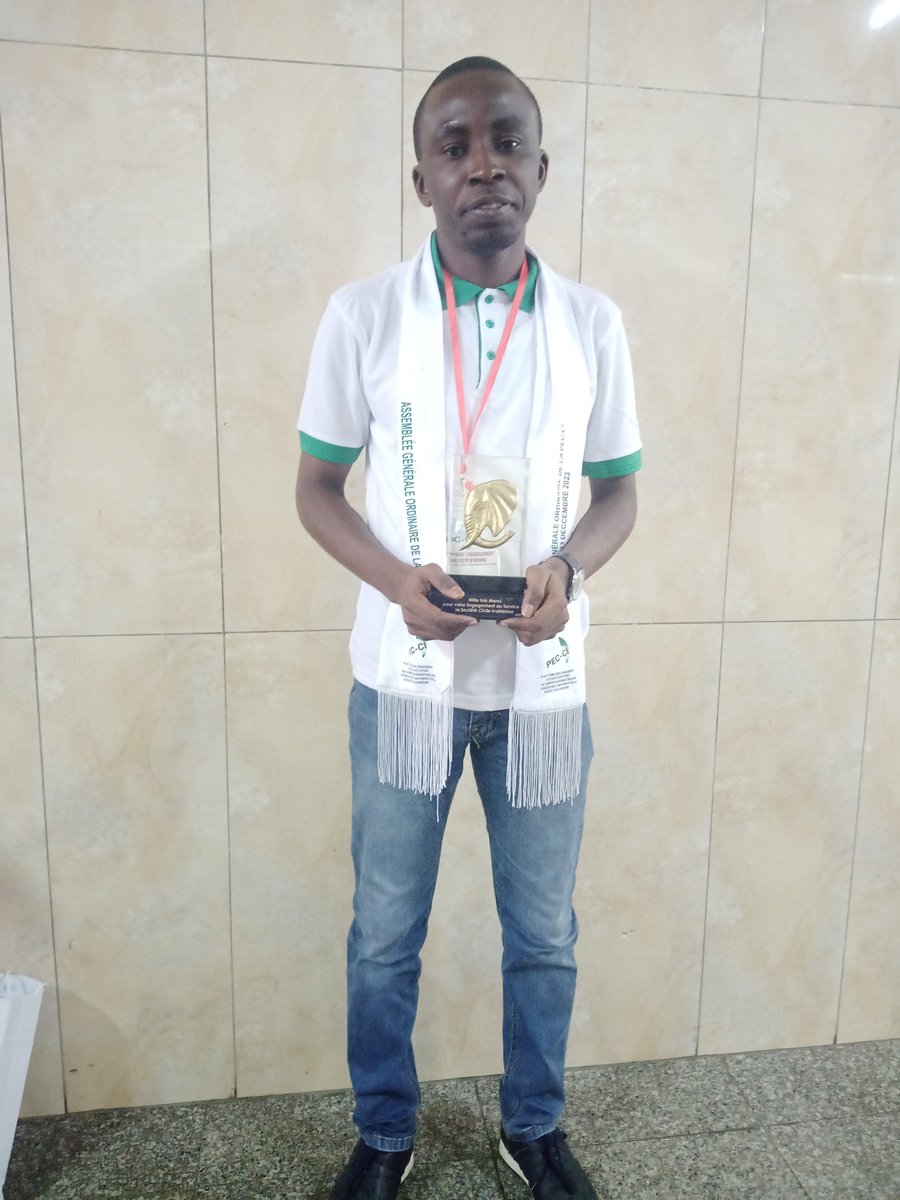 Fojeci1's tweet photo. La plateforme pour l'engagement citoyen de Côte d'Ivoire m'a décerné ce samedi 23 décembre 2023 à l'hôtel Belle Côte de Cocody le prix de la meilleure organisation de jeunesse de la société civile Ivoirienne. https://t.co/smWDCq2BJF