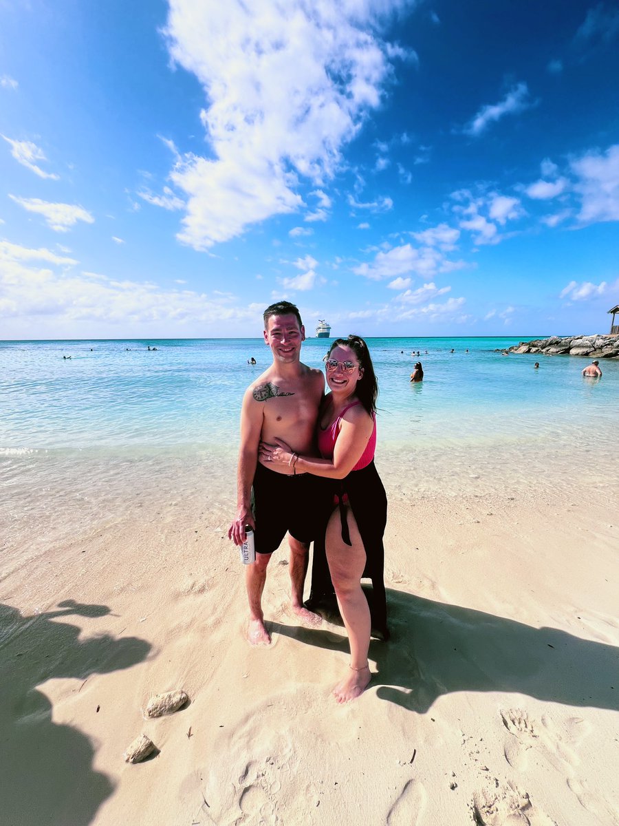 MeghanMoeller's tweet photo. Highly recommend traveling with your favorite people for Christmas https://t.co/fPCDYQs6K6