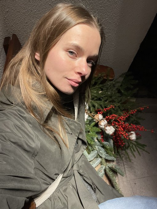 Quick selfie to say hi and greet to all who celebrate today &hearts;️   My holiday time will last till Jan 7<a href="/tag/rt"class="tags"><span>#rt</span></a>