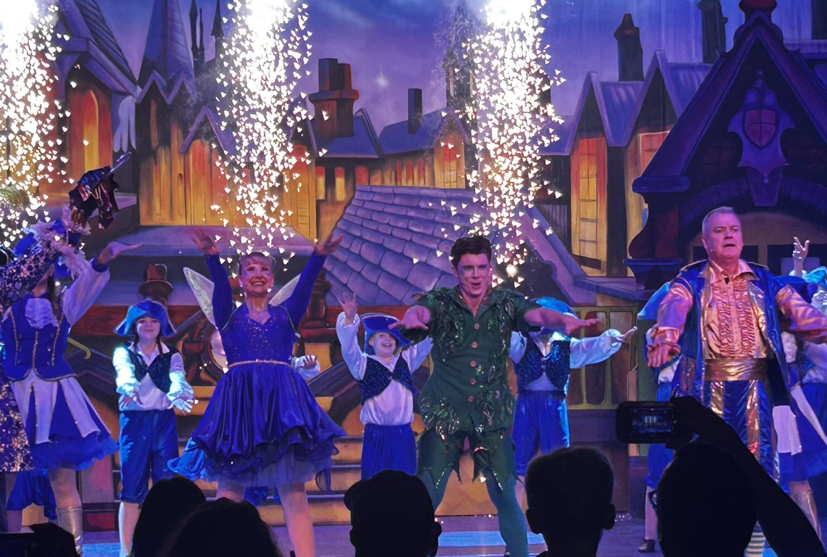 Fab evening back in the homeland watching panto with <a href="/carleystenson/">carley stenson</a> #makingmemories #familytime  #idobelieveinfairies🧚