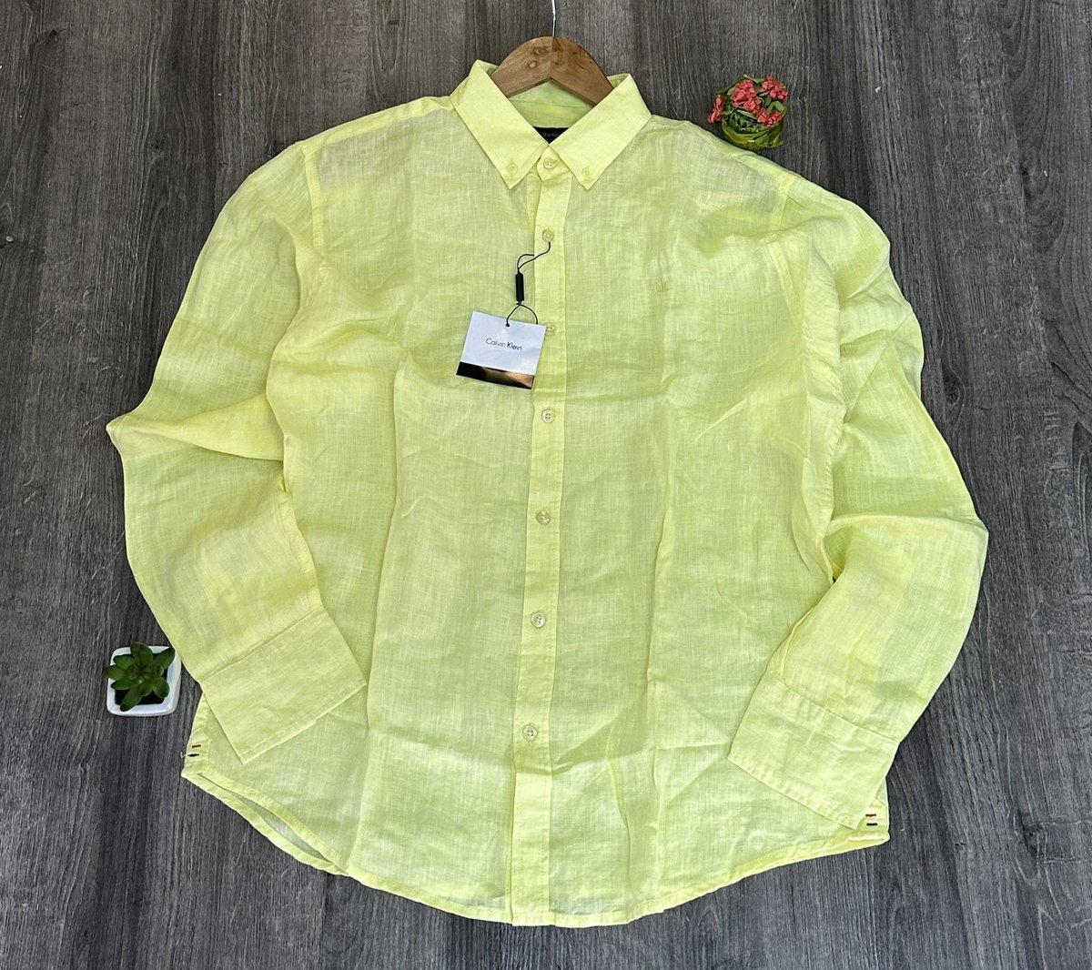 MenWithStyle__'s tweet photo. JOYEUX NOËL 🎄 À TOUS 

Restock, chemise en Lin les fruits de la Saison…

Tailles: L à 4XL 

Prix unique: 15000f 

L’efficacité 😎 https://t.co/XEKiy4B8SY