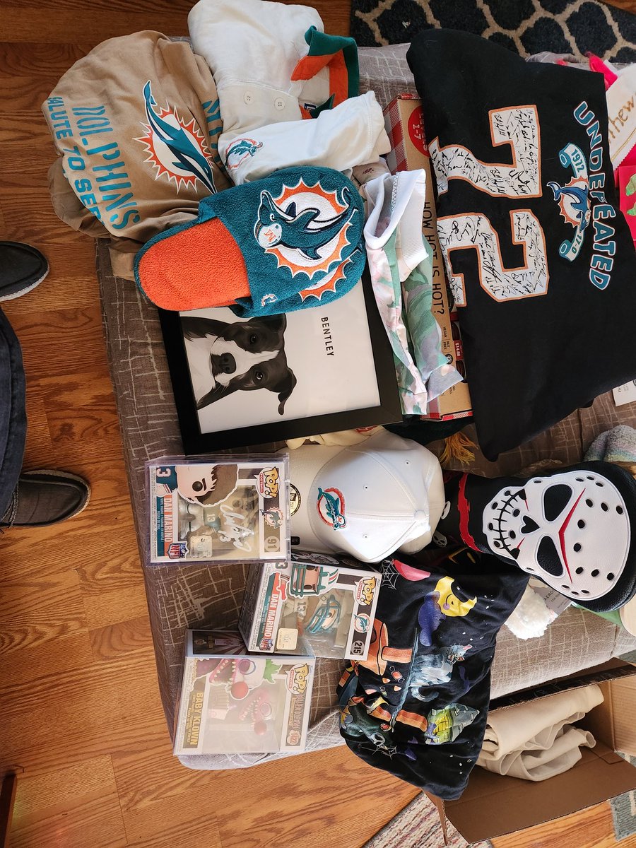 KunaKen1's tweet photo. Christmas early since I have to work. #FinsUp https://t.co/pBprcN5YsJ