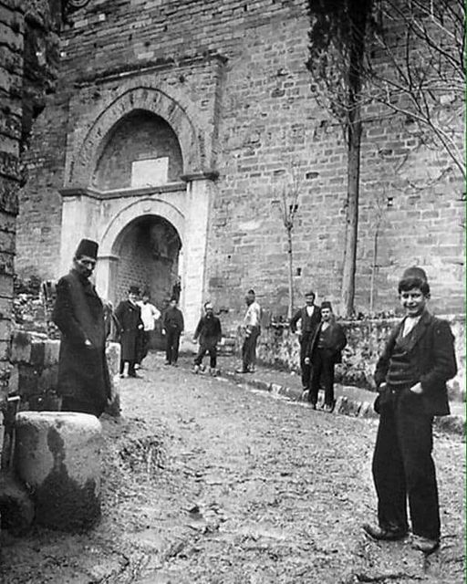 CNybak's tweet photo. Yedikule (looking from outside the gate), İstanbul, 1912 https://t.co/zoRNZOF7zX