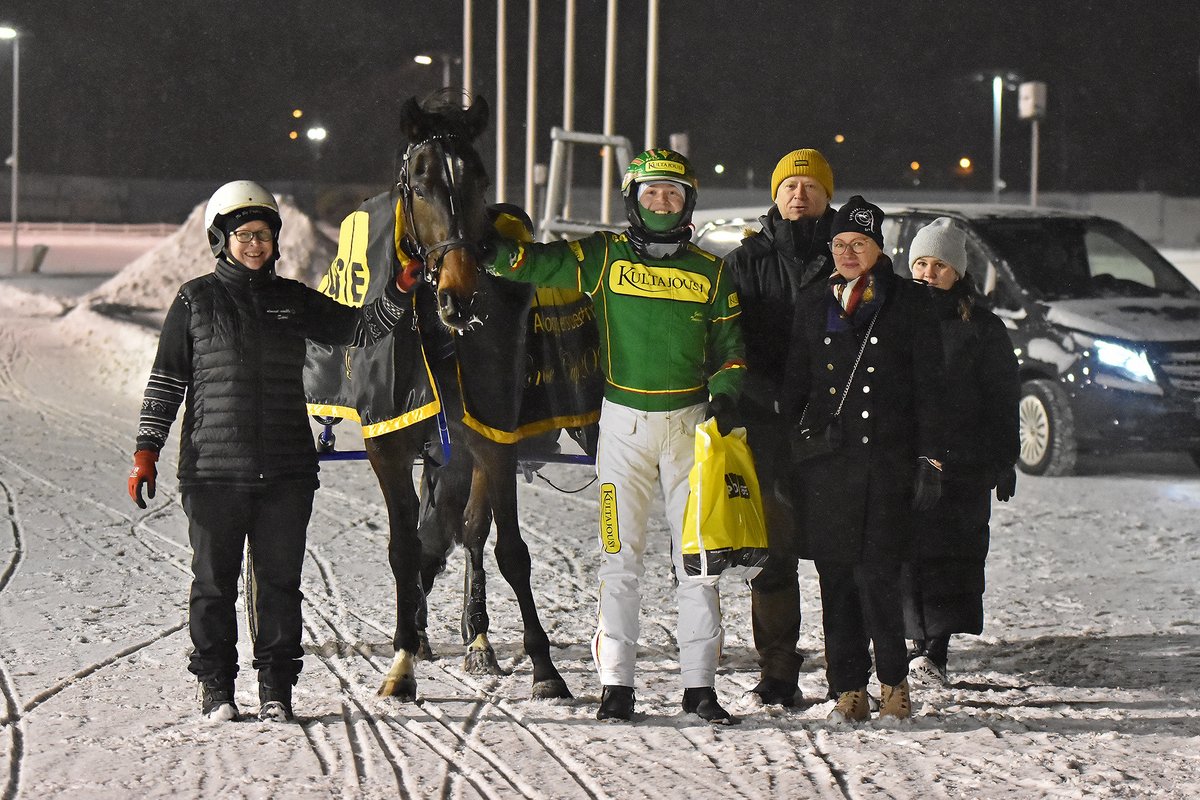 Kauden toisiksi viimeiset Kavioliiga-ravit kilpailtiin tänään Oulussa 🏆

🥇 Power Swirl
🥇 Ohiheittäjä
🥇 Mc Lee
🥇 Vauhtis
🥇 God Knows
🥇 The Big Payback
🥇 Selmer I.H.

📷: Mia Mäki-Maunus