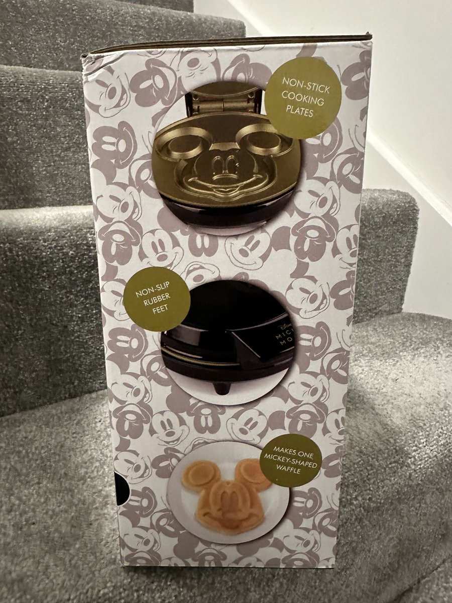 Edsthemeparks's tweet photo. Picked up a bargain £10 from @Primark #mickeywaffle https://t.co/WWwqcC02do