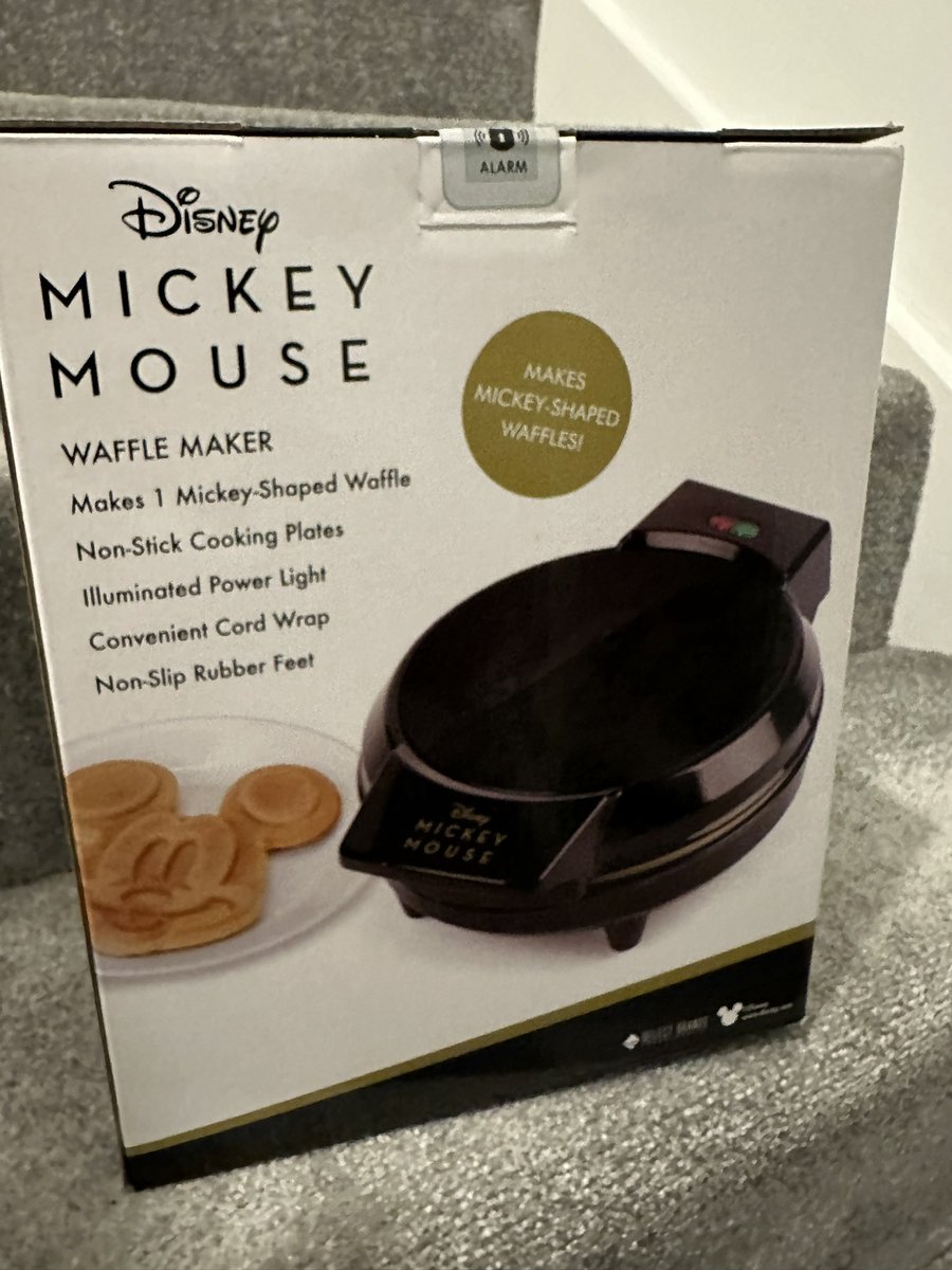 Edsthemeparks's tweet photo. Picked up a bargain £10 from @Primark #mickeywaffle https://t.co/WWwqcC02do