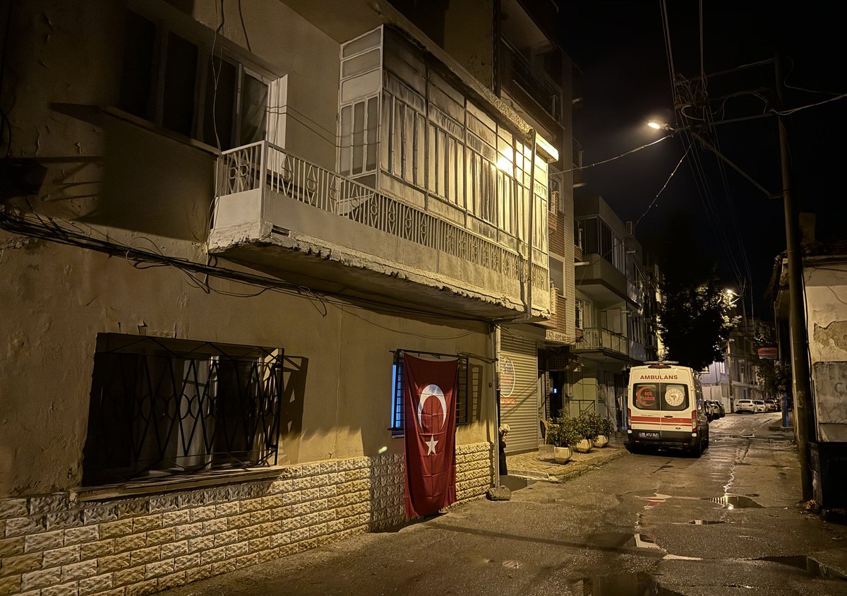 Ayakta zor durmuş evini görünce anlarsın vatan kimindir