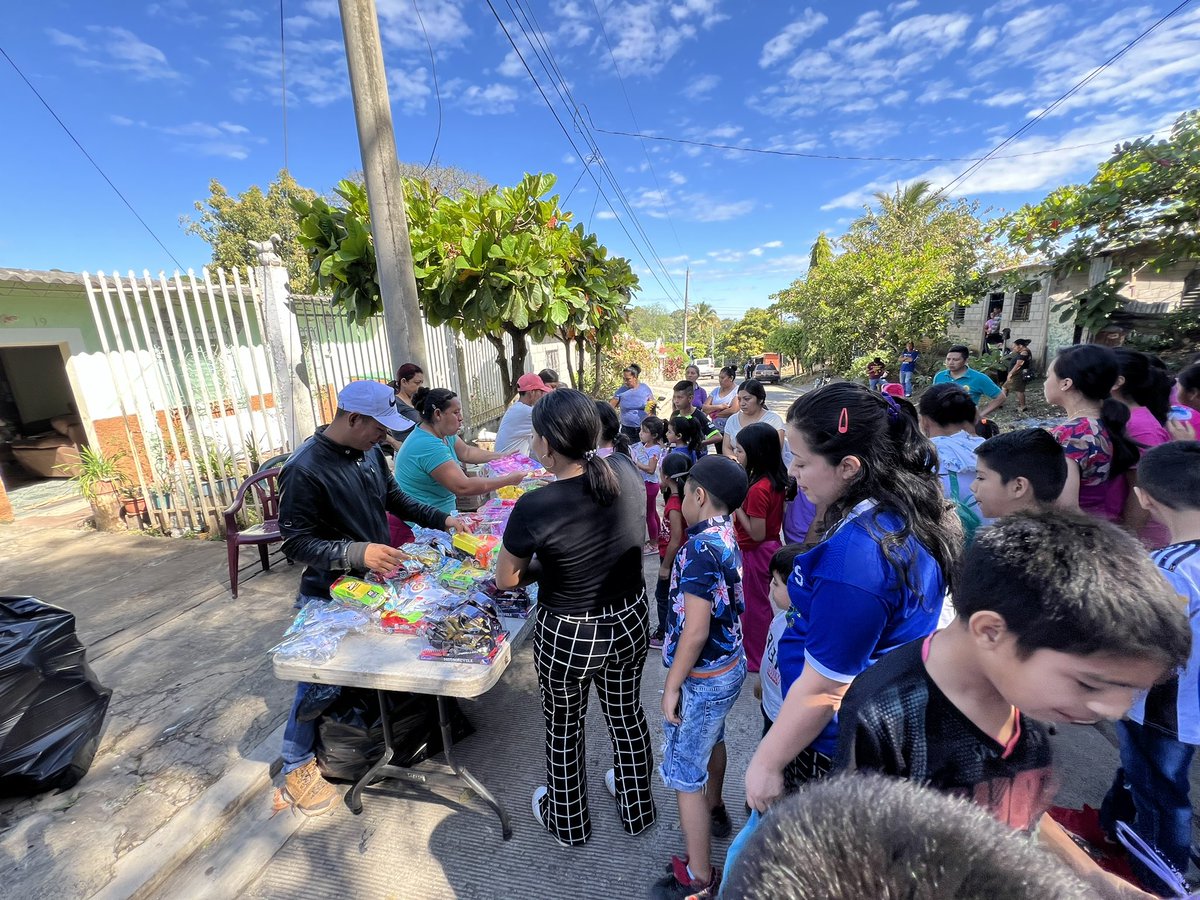 MsacacoyoSv's tweet photo. Continuamos llevando alegría y diversión a todas las comunidades de nuestro municipio con nuestra Gira Infantil 2023 🎄🎁🎊

📍La Ceiba 1-2
📍La Naranjera 
📍Ticuma https://t.co/Jrp2rGIK7n