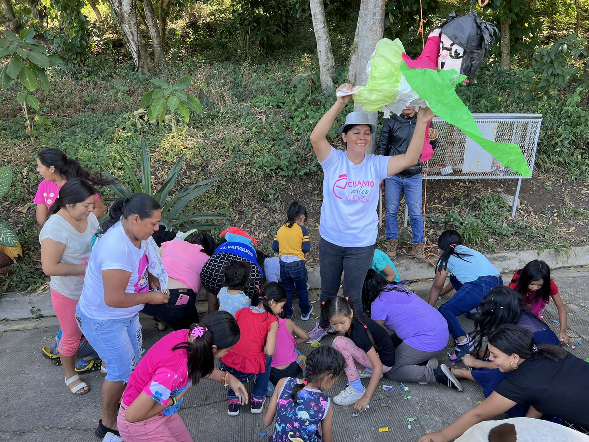 MsacacoyoSv's tweet photo. Continuamos llevando alegría y diversión a todas las comunidades de nuestro municipio con nuestra Gira Infantil 2023 🎄🎁🎊

📍La Ceiba 1-2
📍La Naranjera 
📍Ticuma https://t.co/Jrp2rGIK7n