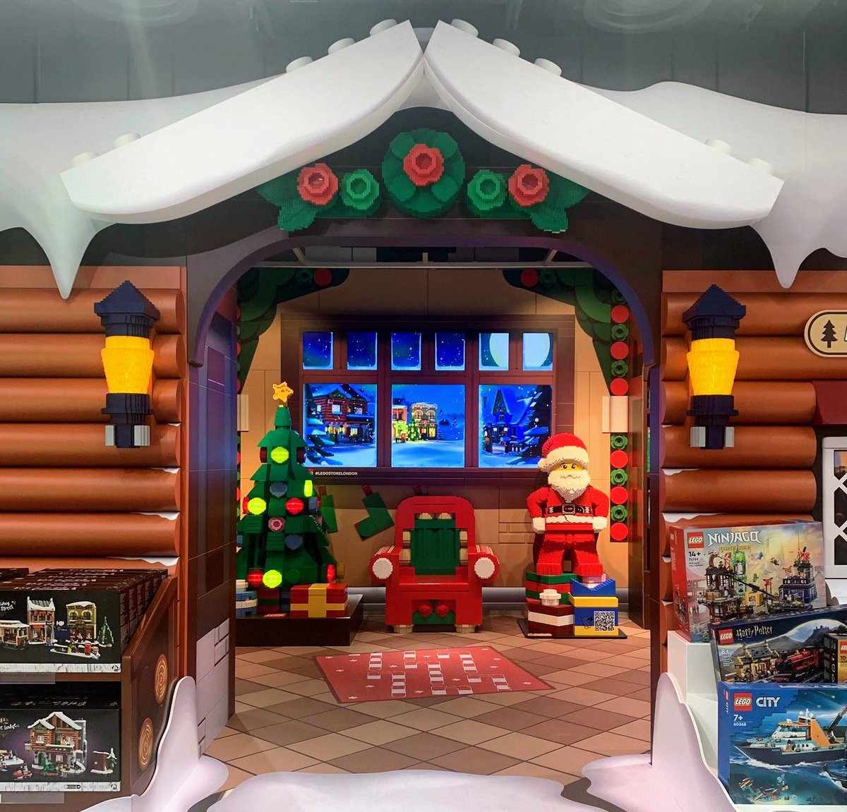 BrickGuyAndy's tweet photo. London in a flash! ✨ Spent a couple of days soaking in the city's energy and, naturally, made a pitstop at the Leicester Square LEGO haven. 🏙️🧱 #LondonEscape #LEGOFever https://t.co/XrahmOUAkf