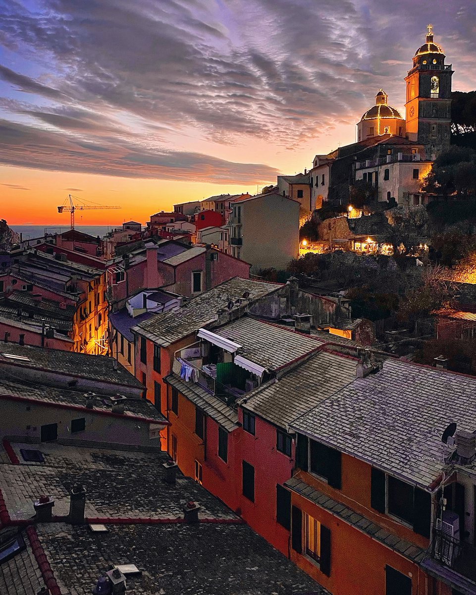 Il tramonto a #PortoVenere, nel #GolfodeiPoeti, su instagram.com/visitriviera/p…
La #LiguriadAutunno🍃 fotografata da 📷 ac_arch
•••
🔖 Scopri la #Liguria su #VisitRiviera
•••
❤️ #iloveliguria
🗺 Geolocalize your pictures