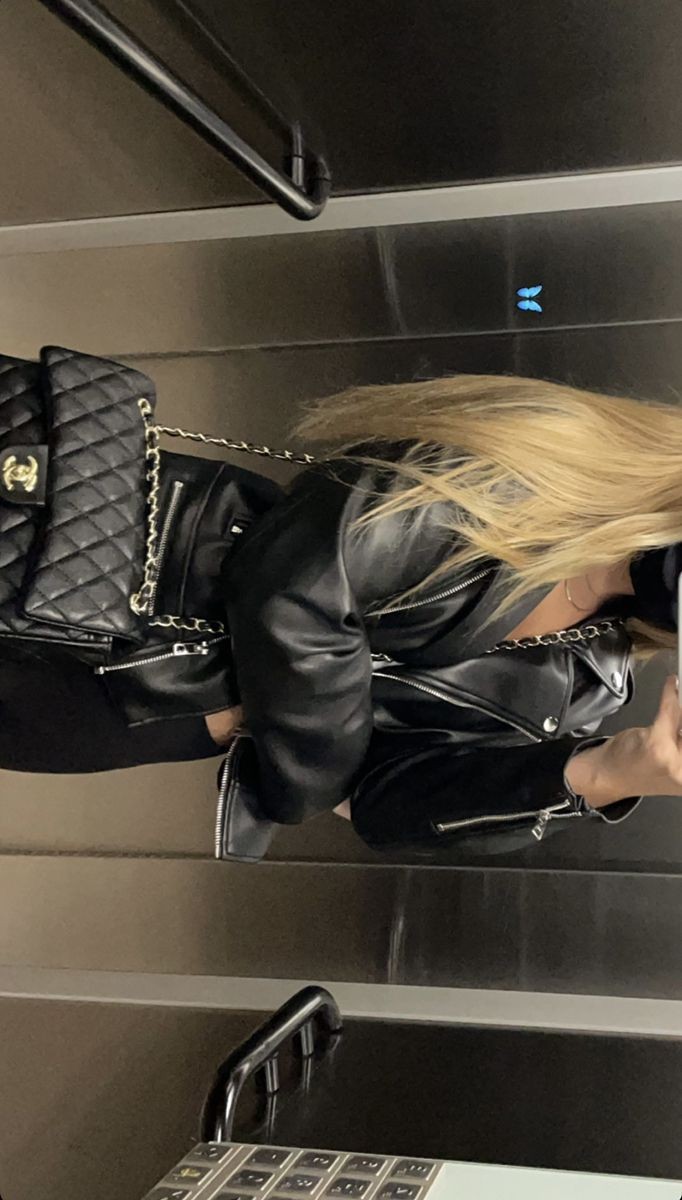 esilasvdz's tweet photo. Go to pinterest and search: 
"Outfit"  
"Food" 
"Quote"  
"Nails" https://t.co/Bn0ONfV1ui