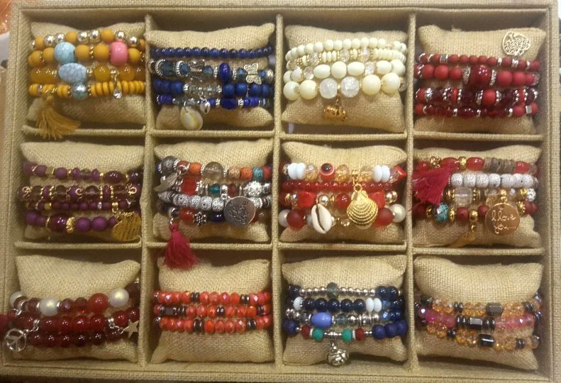Bellasparkbrand's tweet photo. Please Retweet
Bangle sets for that special outfit this yuletide season.
Price: N2500 each set(discount)
With box 3200
Payment validates order
Nationwide delivery
Gift someone this season.
#bangleset #bellasparkbrands #christmassale #Lagos https://t.co/WrvryiQrJh