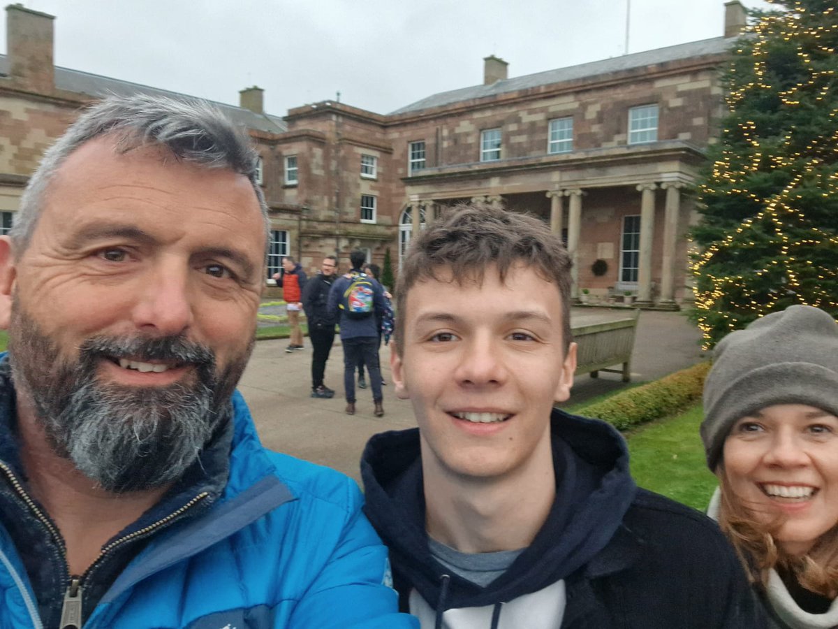 Vivienne Toal ๐ (@toalvivienne) on Twitter photo Merry Christmas, from the three of us! Merry Christmas, from the three of us!