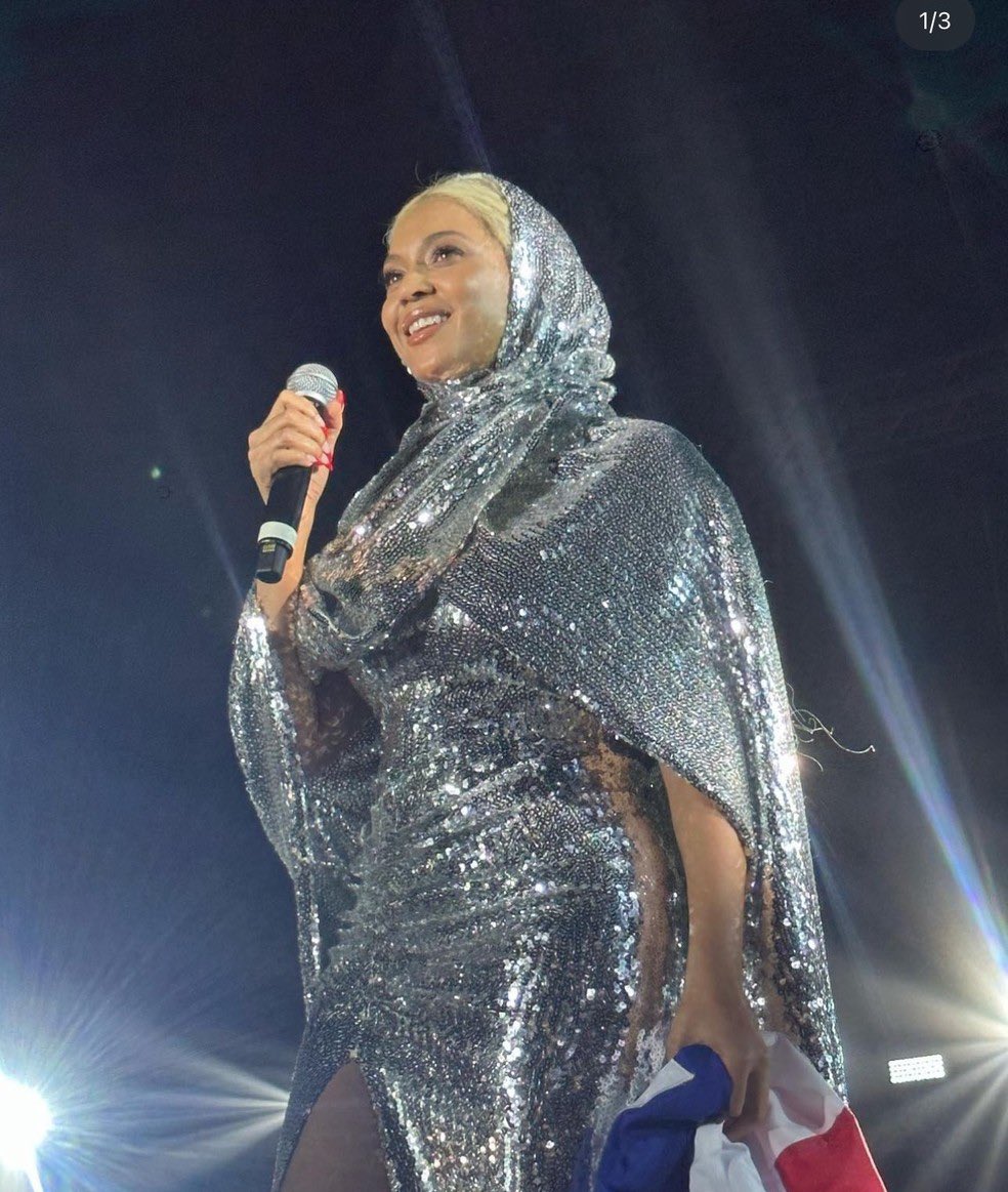 ugomello's tweet photo. A vinda de Beyoncé para Salvador na última quinta-feira (21/12) foi um acontecimento maravilhoso demais, mas não foi um fato isolado, nem por acaso. Segue o fio. 🧶 #Beyoncé #BeyoncéEmSalvador #BeyoncéNaBahia https://t.co/NtFGS3HHjx