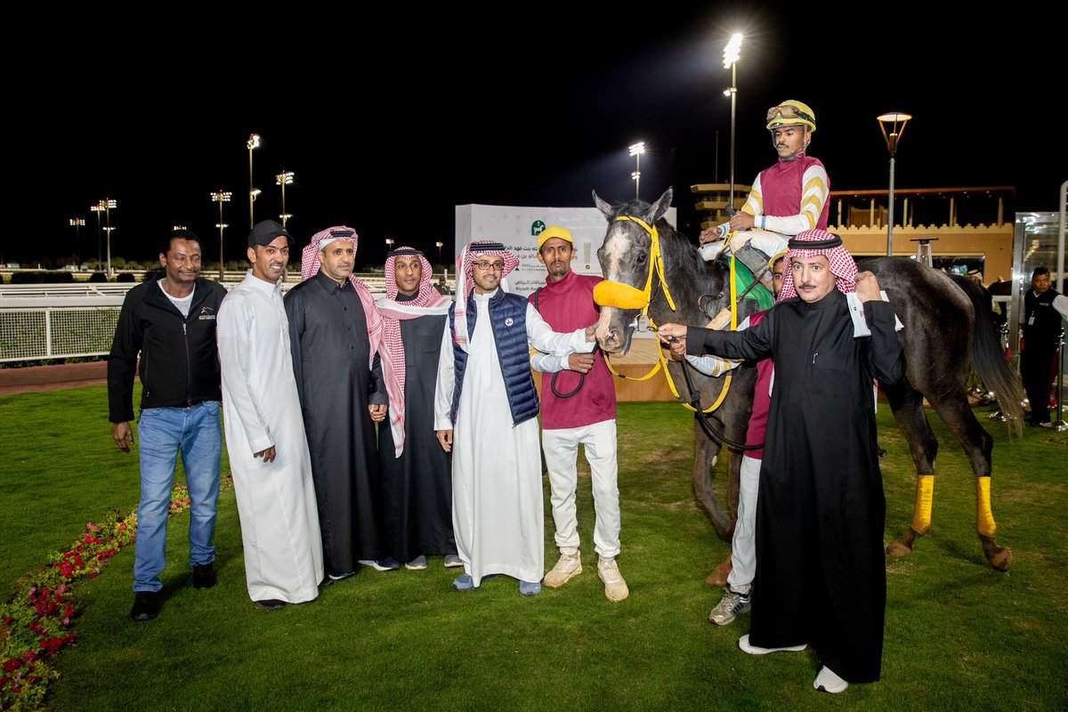 JockeyClub_SA's tweet photo. نتيجة الشوط الـ 10 الحفل ( 81 ) 

▫️الفائز : حذام
▫️المالك : ابراهيم مساعد ابراهيم المحياء
▫️المدرب : فهد الفهيد
▫️الخيال : محمد الدهام 
▫️المسافة : 1800م
▫️الزمن : 1:55.30

#نادي_سباقات_الخيل 🐎 https://t.co/byYowbdDf6
