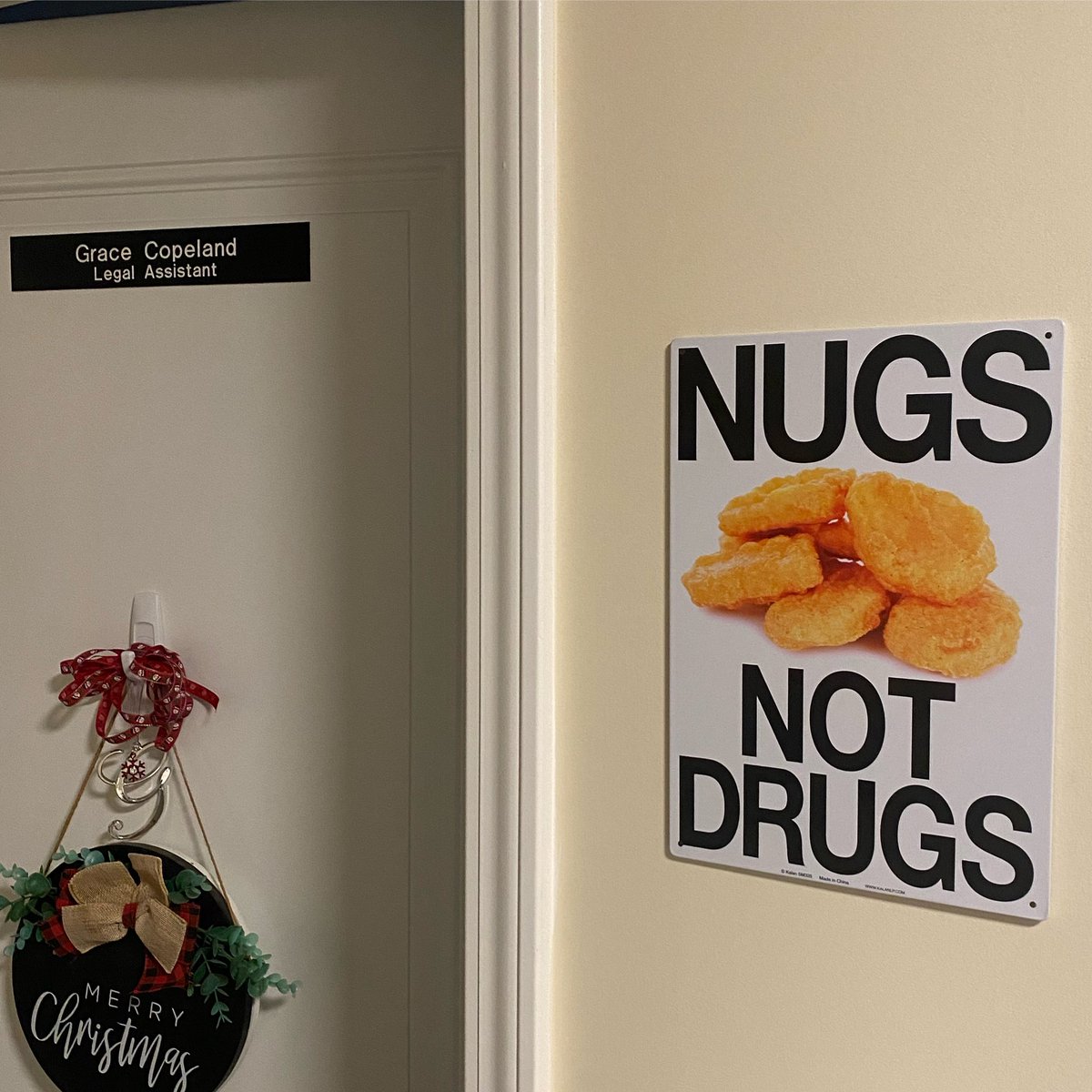 rkemp54's tweet photo. A message from @itsGraceeH &amp; the Drug Enforcement Unit … 😆 https://t.co/jR212UaA6D