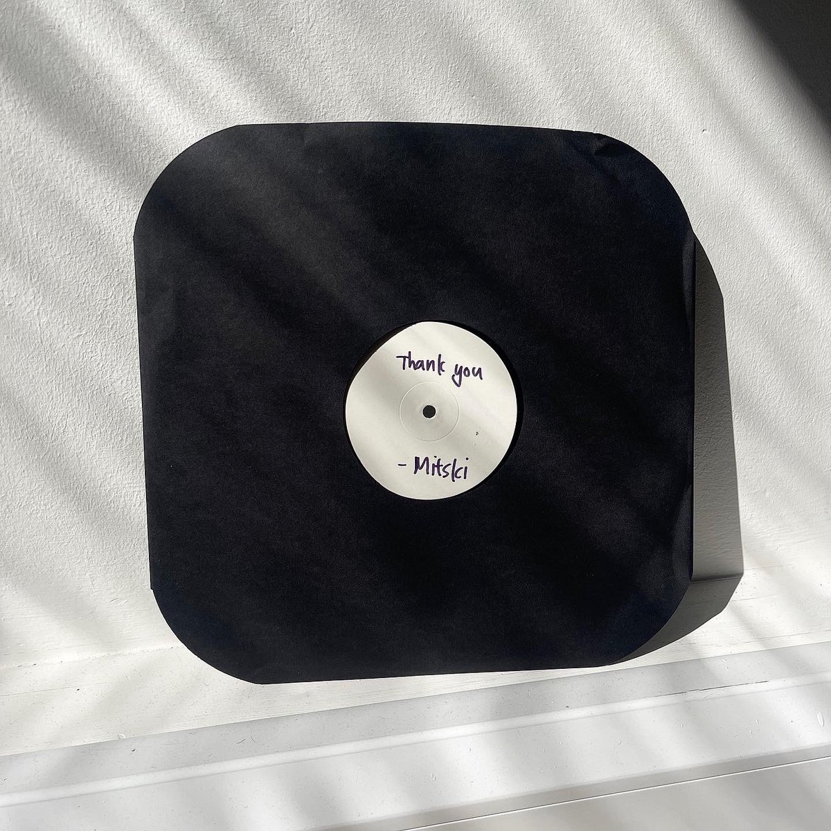 vinilorecstore's tweet image. GIVEAWAY! 

MITSKI //
THE LAND IS INHOSPITABLE AND SO ARE WE 

SIGNED TEST PRESSING 

Our friends at @deadoceans have sent us a signed  test pressing of our number 1 album of the year 23 .
Signed by @mitskileaks.

We would  like to give it to one lucky winner!