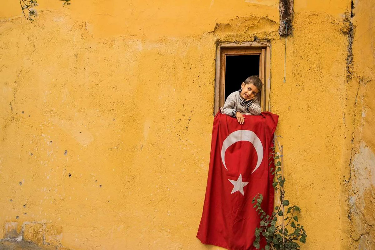 "Bizim çocuklarımız gülsün diye kendi çocuklarını yetim bırakan bütün kahramanlarımızın mekânları cennet olsun!"