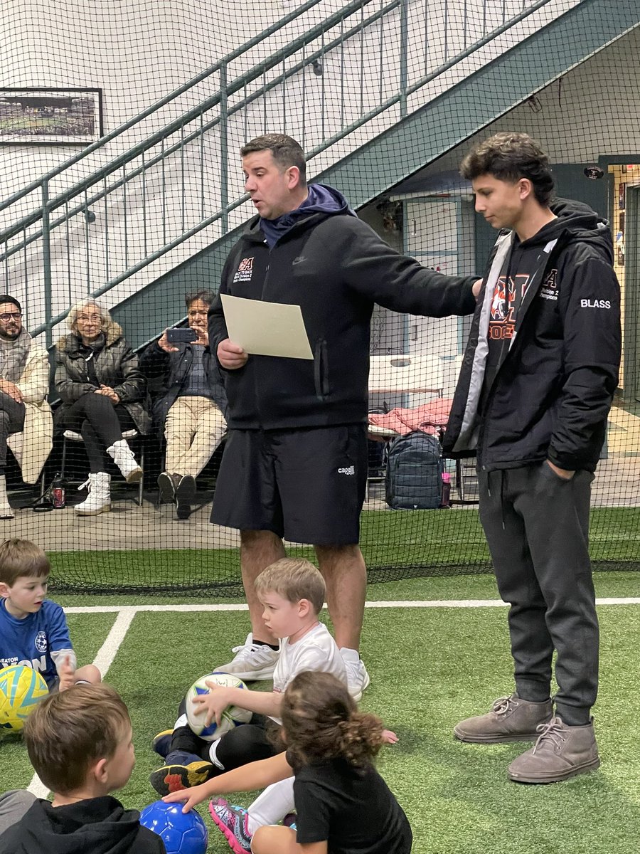CoachJohn1010's tweet photo. Congratulations to @BlassBraeden for being recognized for his Senior Excellence Award from @UnitedCoaches Braeden was a dominant force for @OAHSTigersports @oahs_soccer He came and shared this moment with the next generation! https://t.co/CUxJdmK9kV