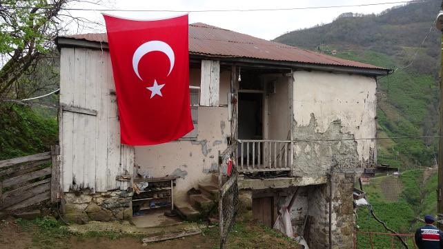 TheAyico's tweet photo. ÖZ YURDUNDA GARİPSİN, ÖZ YURDUNDA PARYA! https://t.co/zFPQd9VVh4