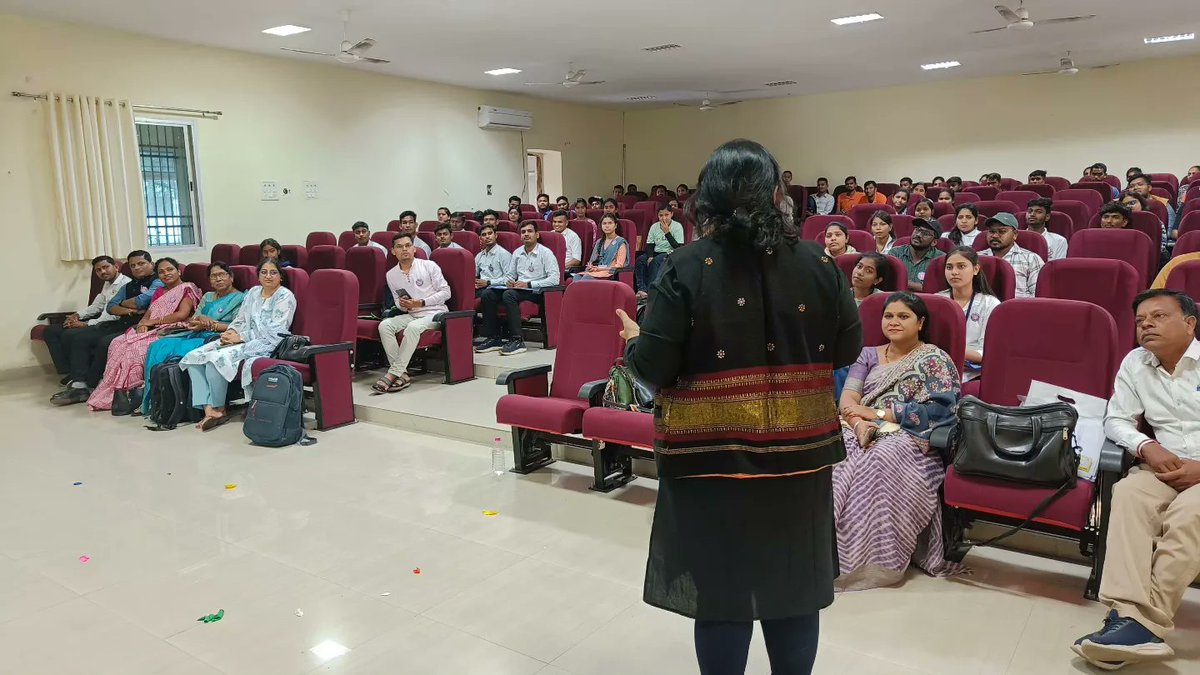 यूनिसेफ छत्तीसगढ़ एवं राष्ट्रीय सेवा योजना उच्च शिक्षा विभाग, छत्तीसगढ़ शासन के संयुक्त तत्वाधान में सुरक्षित पारा, सुरक्षित लईकामन' विषय में एक दिवसीय प्रशिक्षण कार्यशाला का आयोजन PtRSU में 11 दिसम्बर 2023 को  आयोजित किया गया।