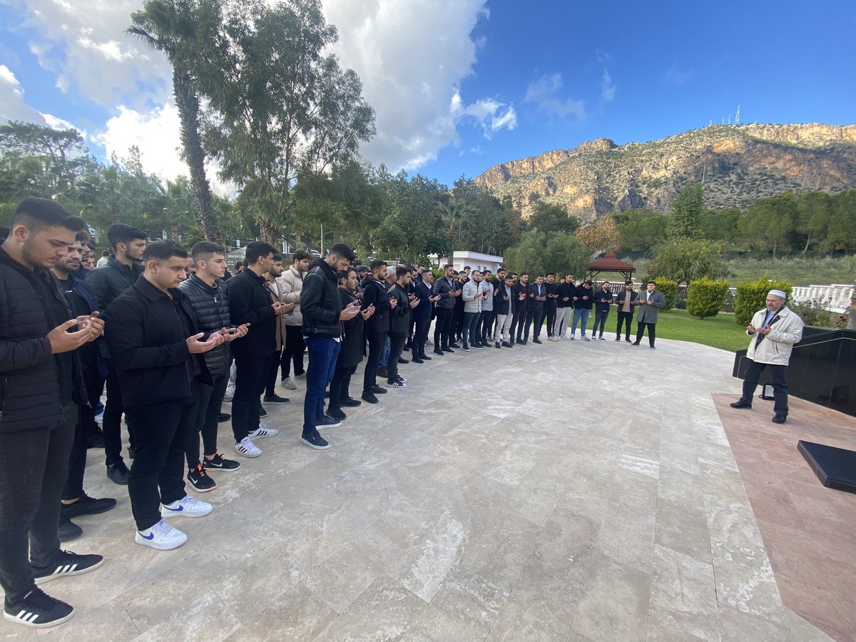 KKTCUlkuOcak's tweet photo. KKTC Ülkü Ocakları olarak “Kıbrıs Şehitler Haftası” münasebetiyle Boğaz Şehitliğini ziyaret edip,Kuran-ı Kerim tilaveti gerçekleştirdik.Aziz Şehitlerimizin ruhu şad olsun. https://t.co/YCQ5XVjdQX