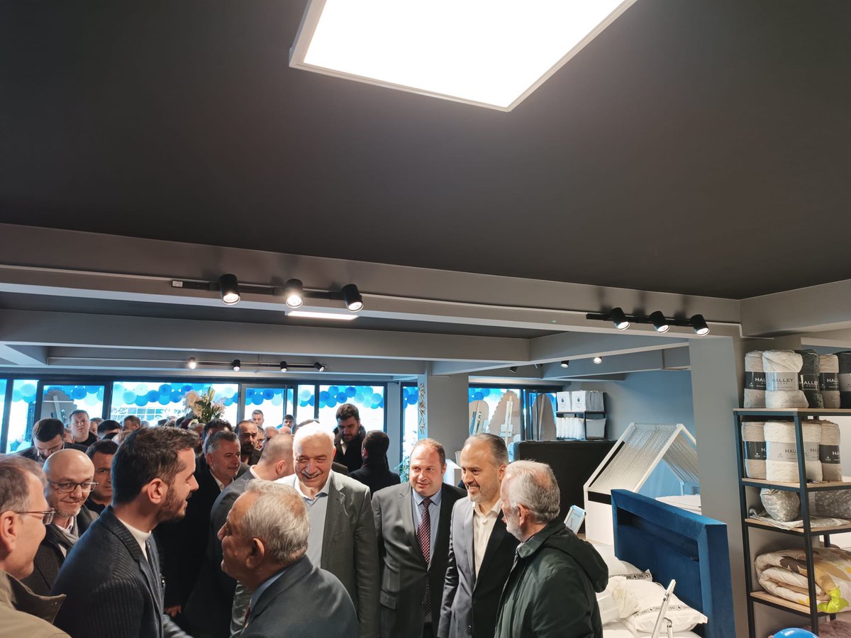 Değerli kardeşim Hakkı Özay'ın yeni iş yerinin açılışına katıldık. Allah Hakkı kardeşime ve cümlemize hayırlı işler nasip etsin.