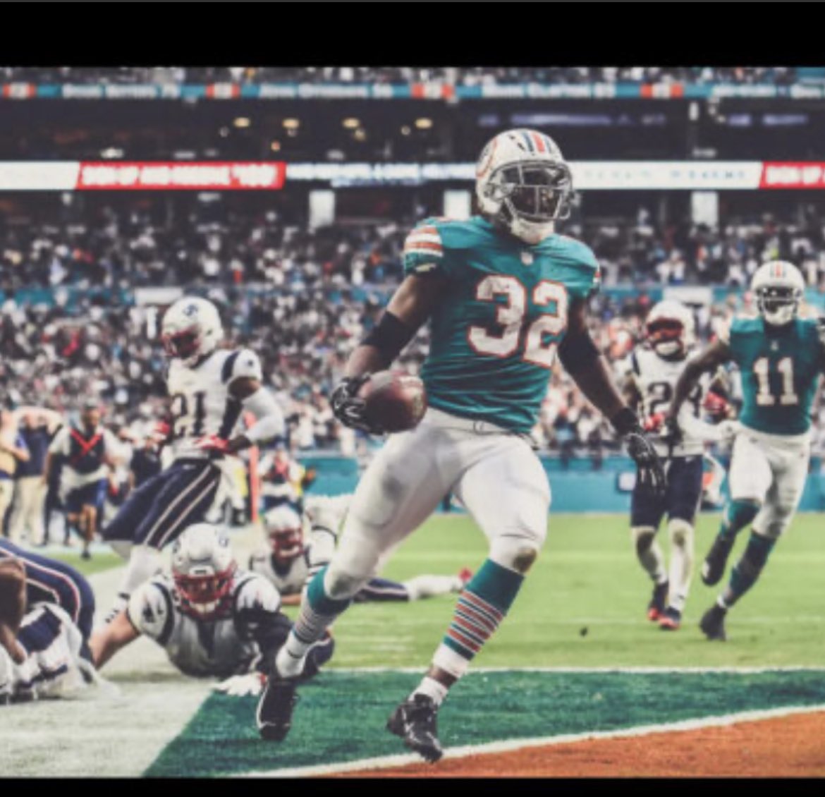 BrenizeDaulton's tweet photo. My favorite Christmas gift so far. @MiamiDolphins https://t.co/axejEtFcE9