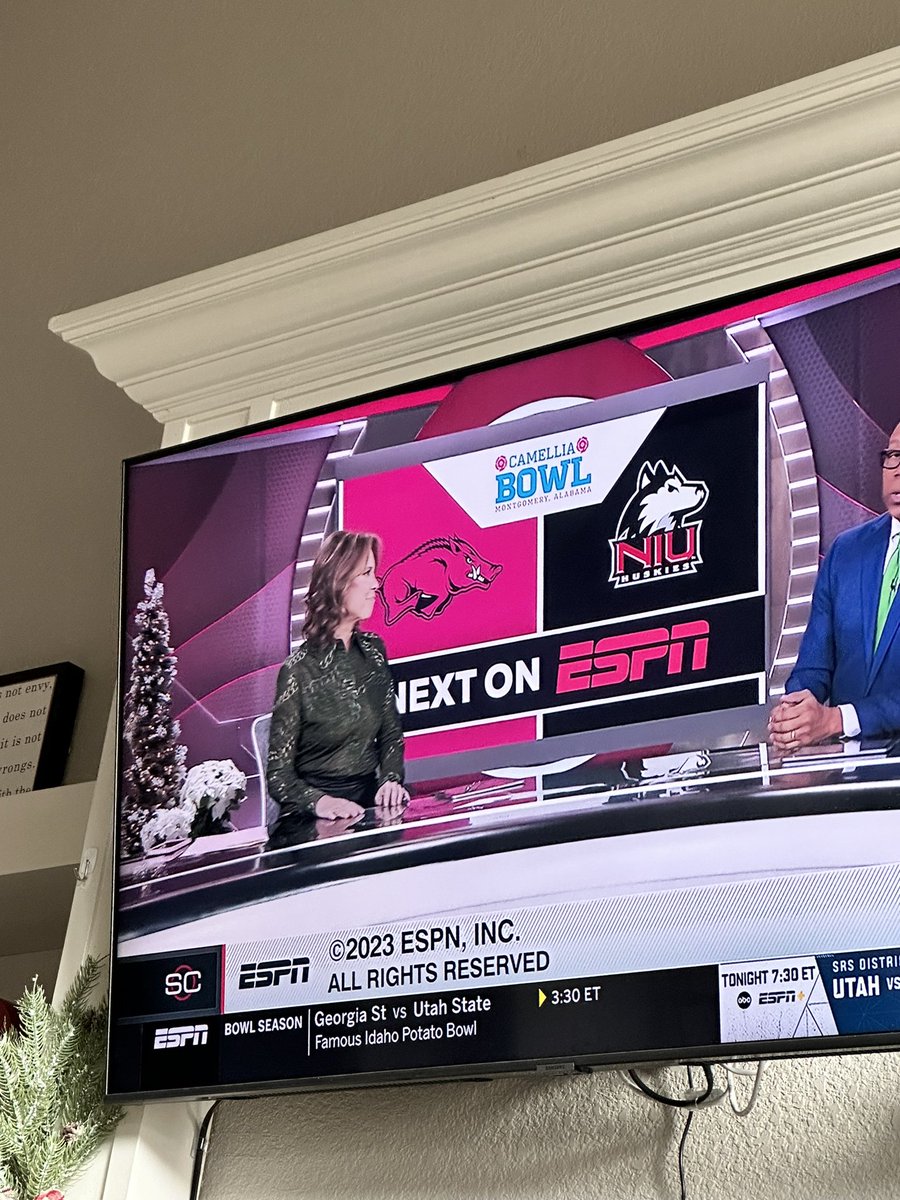 JillayneT's tweet photo. Hey @espn @ESPNCFB I get the confusion. The University of Arkansas and Arkansas State both use red. Might want to change this graphic though… https://t.co/qq373dZGXy