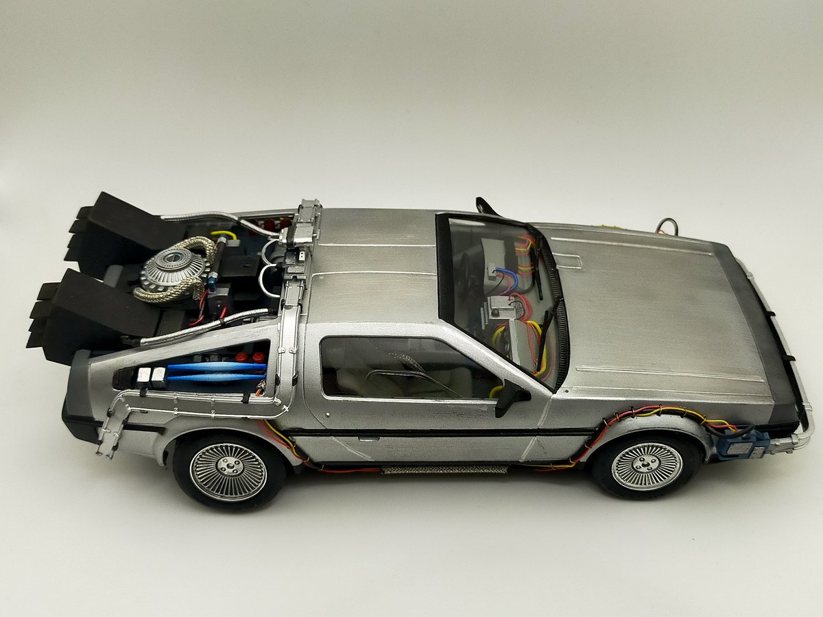 AOSHIMAのデロリアン完成しました。ドアも開かなければ光もしませんが2年放置した作りかけを完成できて良かったです！
#AOSHIMA
#デロリアン
#プラモデル