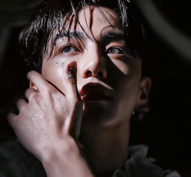 REDGGUK1E's tweet photo. #jikookau | Sedento de sangue

Onde Jimin decide fazer uma viajem com o seu recém mais novo namorado, Jeon Jungkook, e acaba presenciando uma série de assassinatos na cidade, o que o leva a descobrir que seu namorado não era o que ele imaginava ser e sim um sanguinário lobisomem. https://t.co/Sg8iuMGs0X