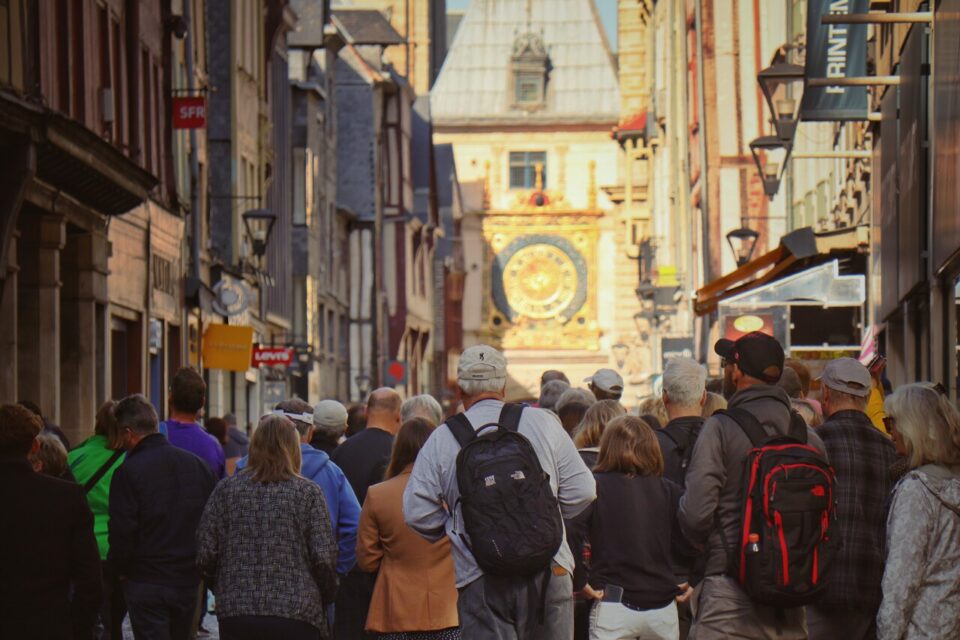 Dans son top 4 des destinations européennes à visiter en 2024, le célèbre guide touristique américain Fodor's Travel a retenu une seule ville française. Et il s'agit de #Rouen !