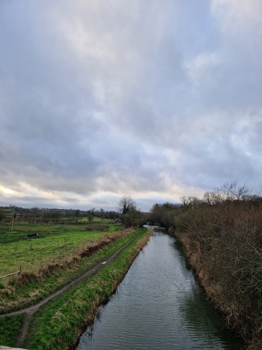 tracehodge17's tweet image. Started the day with a 1.17mile run, then a +4mile walk to town &amp;amp; finished it with a 3mile bridge wall - nearly 8miles for @runup2christmas &amp;amp; my year end target- it will be tight though!  Enjoy your evening peeps! #ukrunchat #running #GoTrace #walking #nature #target 🤶🎄🏃‍♀️🍃