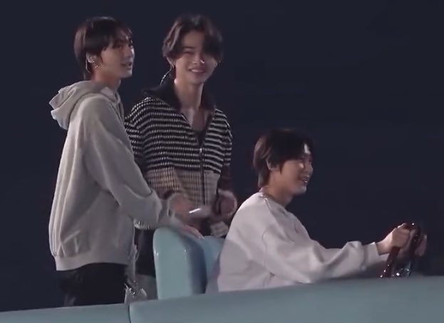 nooyorker's tweet photo. sunoo being the hyung of the maknae line

— a thread
#sunoo #jungwon #ni_ki
#every24withsunoo https://t.co/7YzrcidOFw