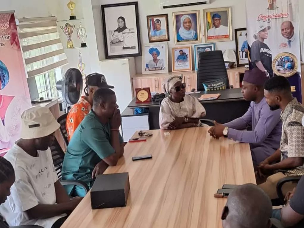 Wasilatadegoke's tweet photo. Yesterday, l met the management of AOA International Limited led by their CEO, Prince Ademola Shennowo for the launching of the company's soccer boot, 'WURA soccer boot' as part of our ongoing drive for robust collaborations and partnership with the organized private sector. https://t.co/avlPcfIUVB