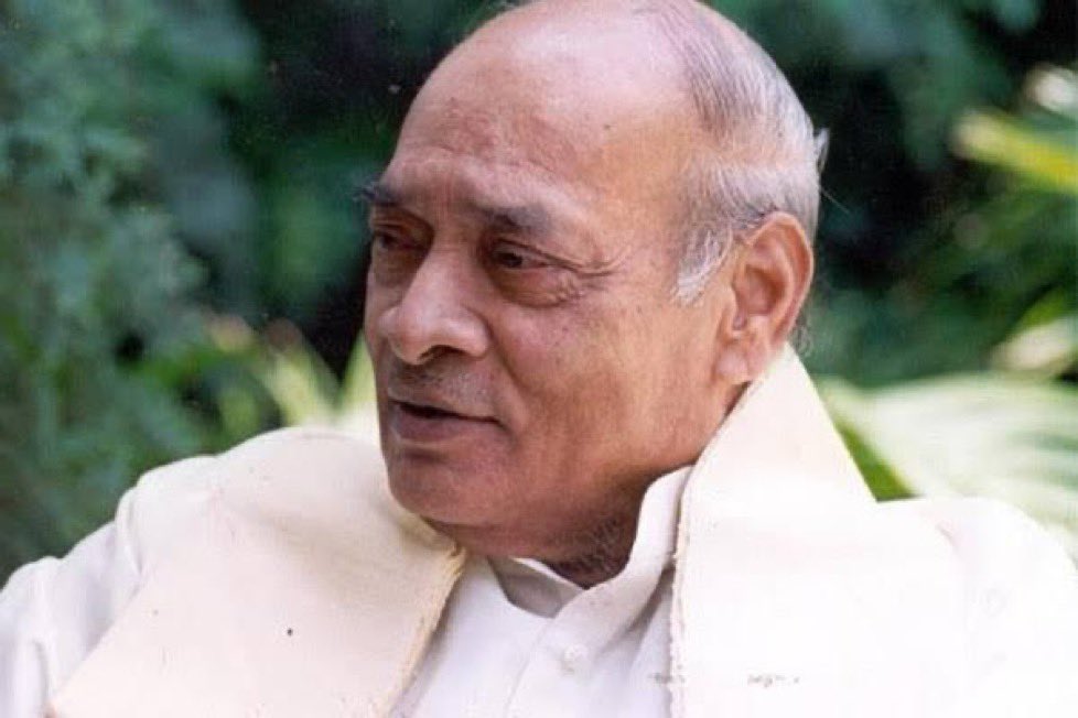प्रधान मंत्री नरसिम्हा राव हमारे देश में 1991 के सुधारों के असली वास्तुकार थे। वह बिना किसी तैयारी के अचानक प्रधानमंत्री बन गये, लेकिन किसी तरह से उन्हें क्रांतिकारी कदम उठाने का साहस मिला जो अन्य लोग करने में असमर्थ थे। उन्होंने ही अपने सभी मंत्रियों से साहसी प्रस्ताव बनाने का