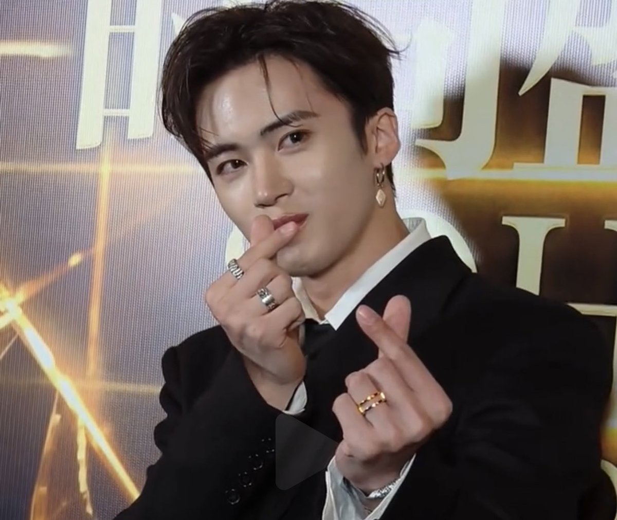 HandsYanan's tweet photo. #Yanan #Pentagon https://t.co/J89s4Jdecw
