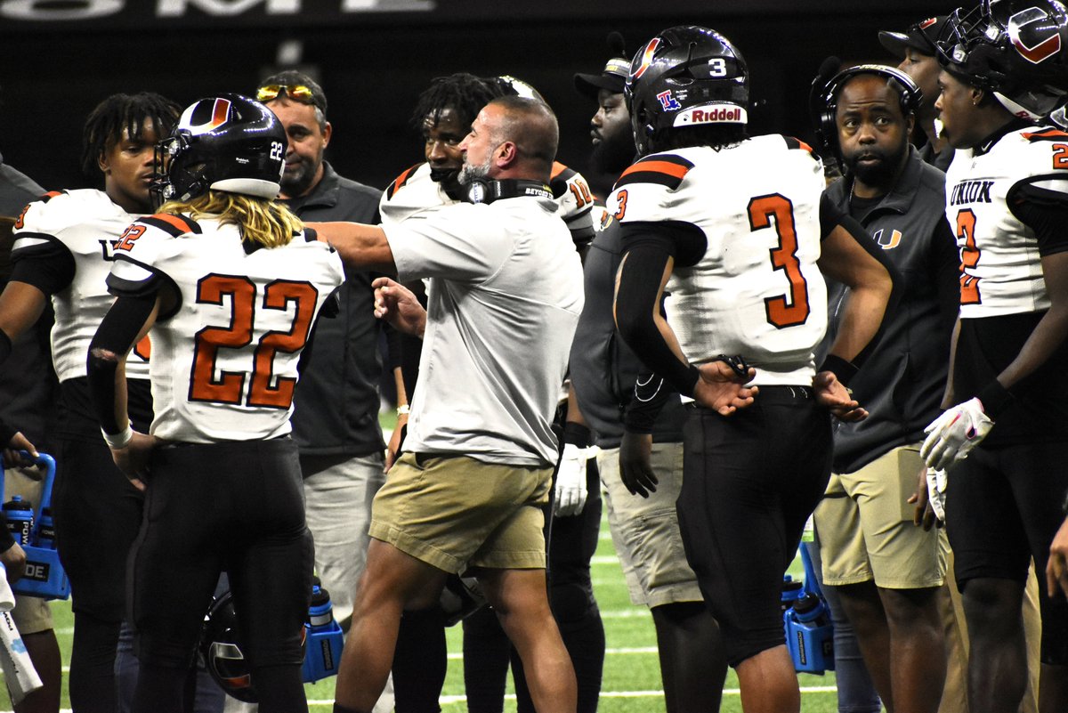 Louisiana Sports Writers Association 3A All State Team
Check Them Out Here -&gt; recruitlouisiana.com/2023/12/23/lou…
OUTSTANDING OFFENSIVE PLAYER: BRAYDEN WILLIAMS, ST. JAMES
OUTSTANDING DEFENSIVE PLAYER: GRAHAM MONTET, ST. LOUIS
COACH OF THE YEAR: JOE SPATAFORA, UNION PARISH