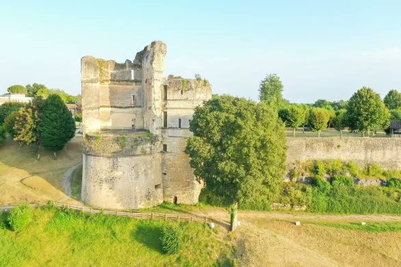 Jackpot pour le château de Montguyon #Patrimoine 
>hautesaintonge.fr/actualite-1647…