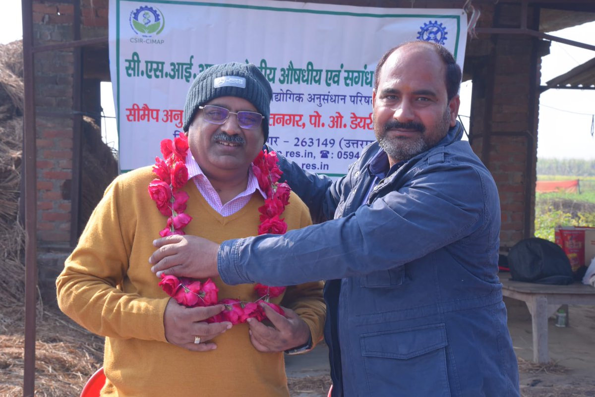 CSIRCIMAP's tweet photo. On the occasion of Kisan Diwas -2023,@CSIRCIMAP organised one programme of CSIR Aroma Mission at Fatehganj Purvi,Bareilly UP on the farmers field of Dr. Gaurav Sharma and Mr Manoj Sharma lead farmers of CSIR-CIMAP. They're role models for other farmers.@CSIR_IND @PrabodhTrivedi https://t.co/RtHKhEmQSG