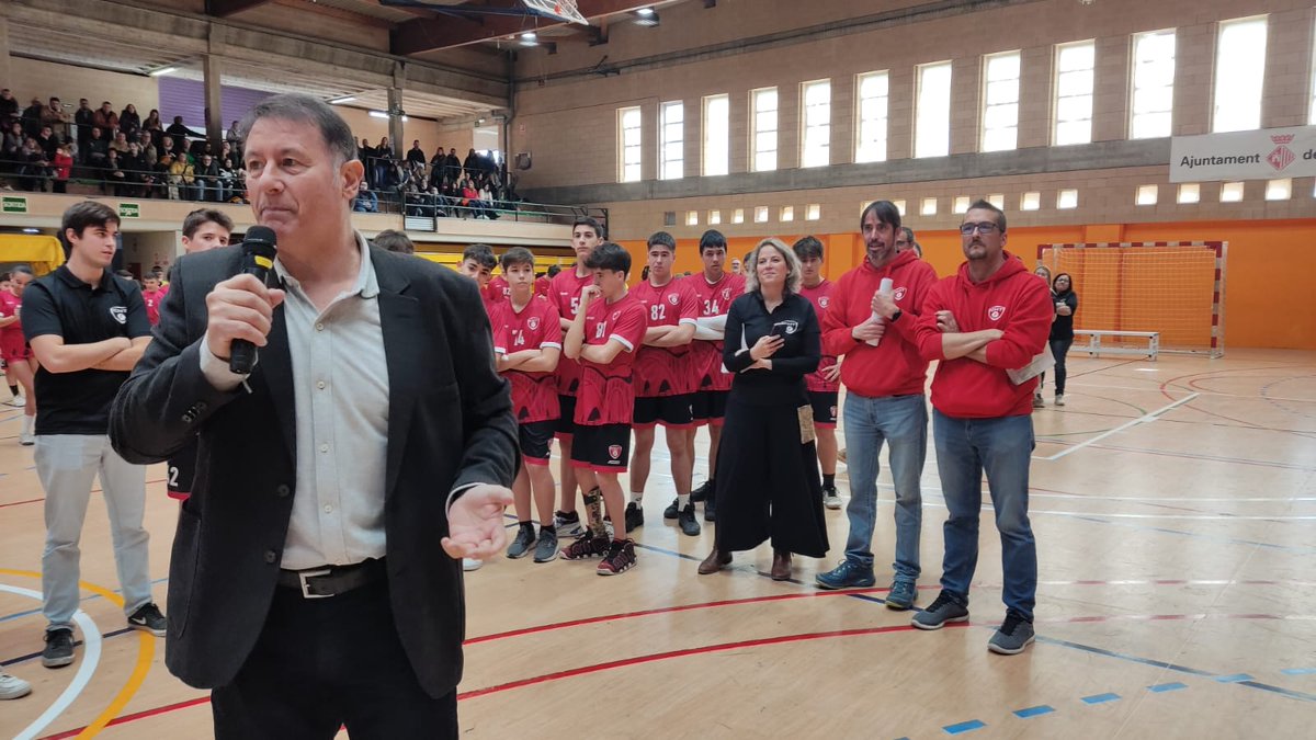 FedCatHandbol's tweet image. 🤾‍‍Avui hem tingut la presentació del Club Handbol Terrassa per la temporada 2023-2024.

🙌 Hi ha assistit el president de la Federació Catalana d'Handbol, Jaume Fort, juntament amb diferents regidores del consistori.

💪 Molts èxits aquesta temporada!

#HandbolCatalà