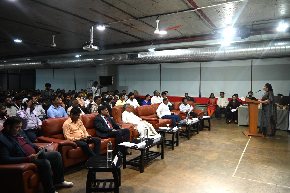 FORGE_FORCE's tweet photo. Exciting wrap-up at the Valedictory Function of #SmartIndiaHackathon2023 (HW Edition) at Forge.Factory! Innovation, commitment, and forward-thinking ideas defined this extraordinary 5 Day Hackathon. Check the thread for highlights and more moments! @VishForge @Meeraforge https://t.co/GvBbcfwfJE
