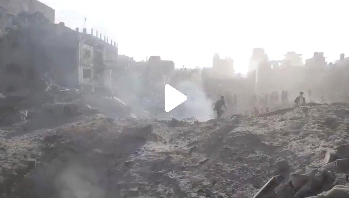 KWSnet's tweet image. #GAZA #ISRAELPALESTINE #STOPTHEBOMBS #WARCRIMES #GENOCIDE #CEASEFIRENOW
Qiblawi, Tamara ‘“Not Seen since Vietnam”: Israel Dropped Hundreds of 2,000-Pound Bombs on Gaza, Analysis Shows’ CNN, 22 Dec 2023 cnn.com/gaza-israel-bi… 

"In the first month of its war in Gaza, Israel