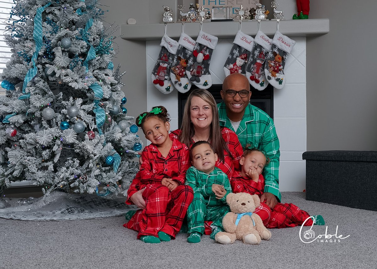 cobleimages's tweet photo. Merry Christmas from the Coble family! https://t.co/qCEthSnBmN