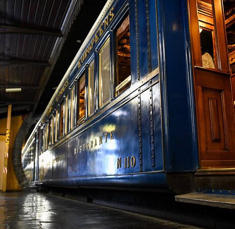 emy2906's tweet photo. Ieri sera per la cena aziendale ci hanno portato a mangiare in questo ristorante super bello in provincia di Padova, creato all’interno delle vecchie carrozze dell’Orient Express https://t.co/9mxgHTWhbh
