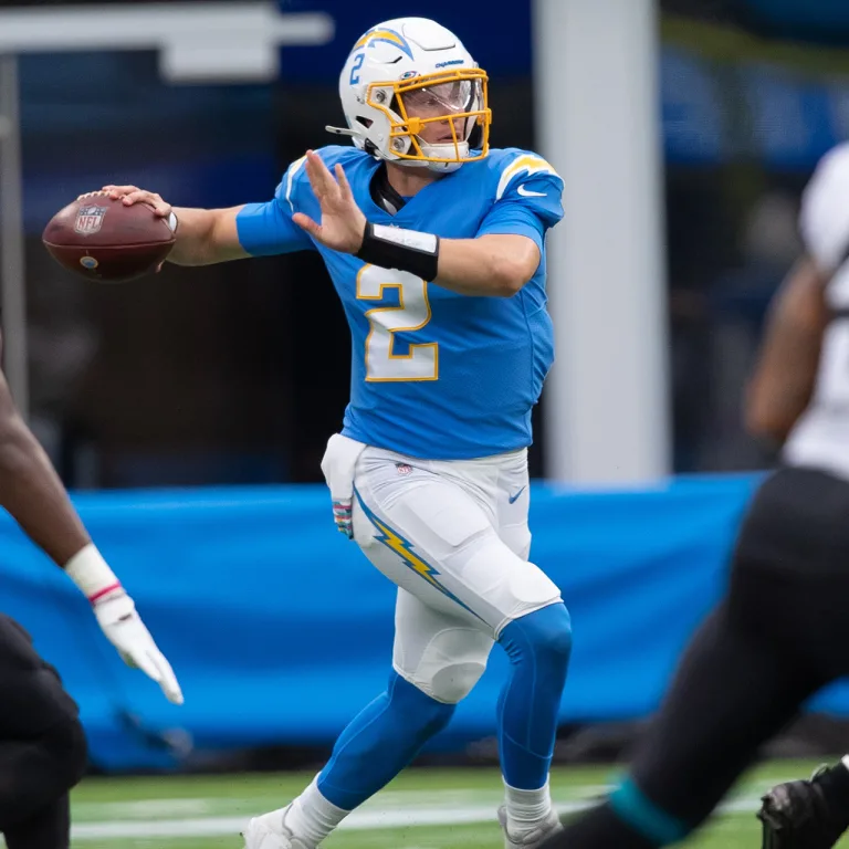 _FromTheIsland's tweet photo. Repost if you want the Chargers to beat the Bills tonight! #BoltUp https://t.co/mw0Qs1fFNS