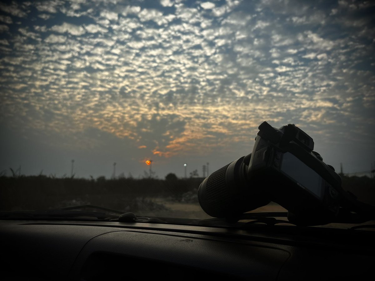aadhithya_2004's tweet photo. Just got my hands on the Nikon camera for some serious sky photography. Time to capture the perfect sunset shot! #outdoor #hobbytime #shotbyaadhithyaphotos 
#shotoniphone https://t.co/Irlxiil1Ou