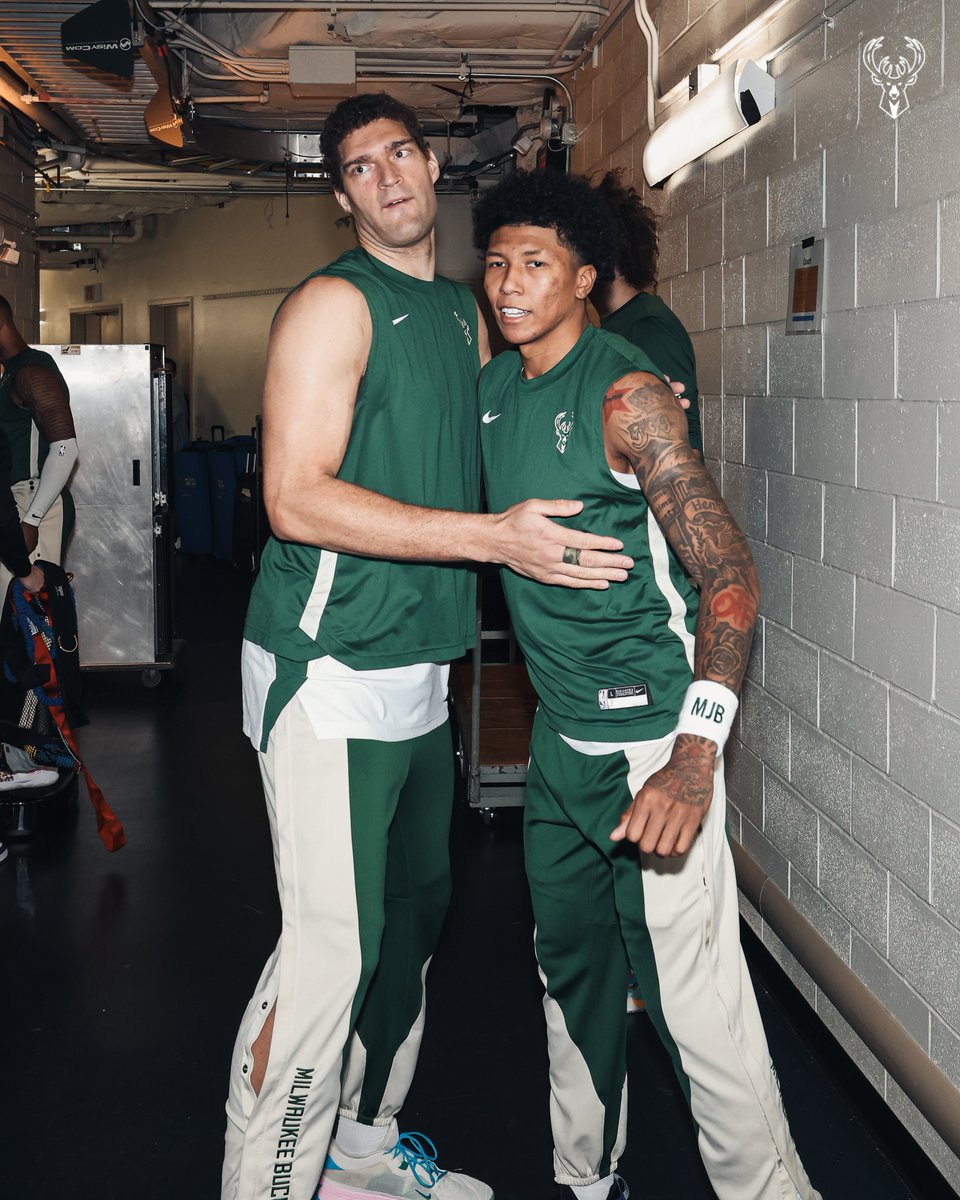 Bucks's tweet photo. It's time for Bucks basketball!

#FearTheDeer https://t.co/MNkFf1Q97H