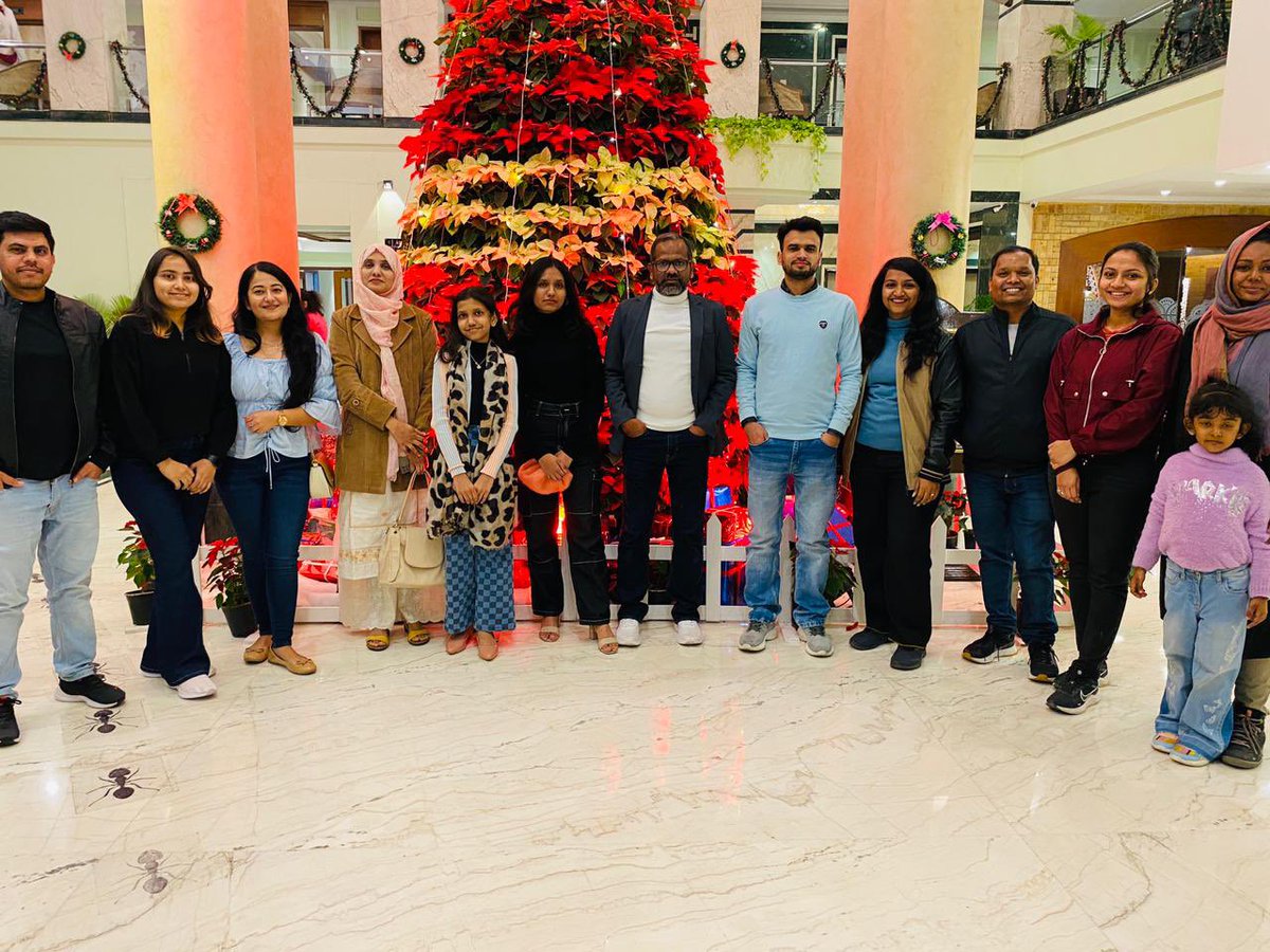 Mubs0820's tweet photo. Happy Holidays!! 
Enjoyed group dinner for not a bad year. Last day for @aneha2145 @smmgroup_iiti she will be leaving for @SorbonneParis1 SORBONNE UNIVERSITE for the Postdoc! 🎉🎉🎂 https://t.co/t5jR896T7E